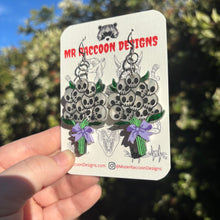 Load image into Gallery viewer, Skull-Lillies