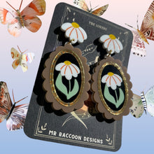 Load image into Gallery viewer, Framed Flowers